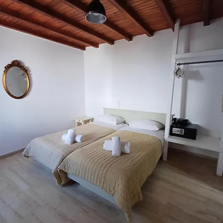 Manos Apart Otel 3*