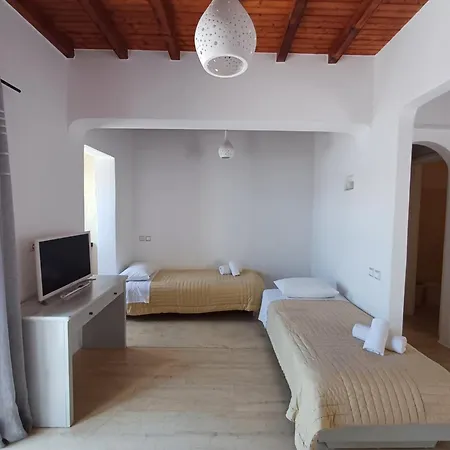 Manos Aparthotel 3*
