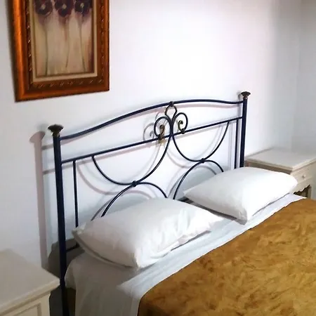 Manos Aparthotel